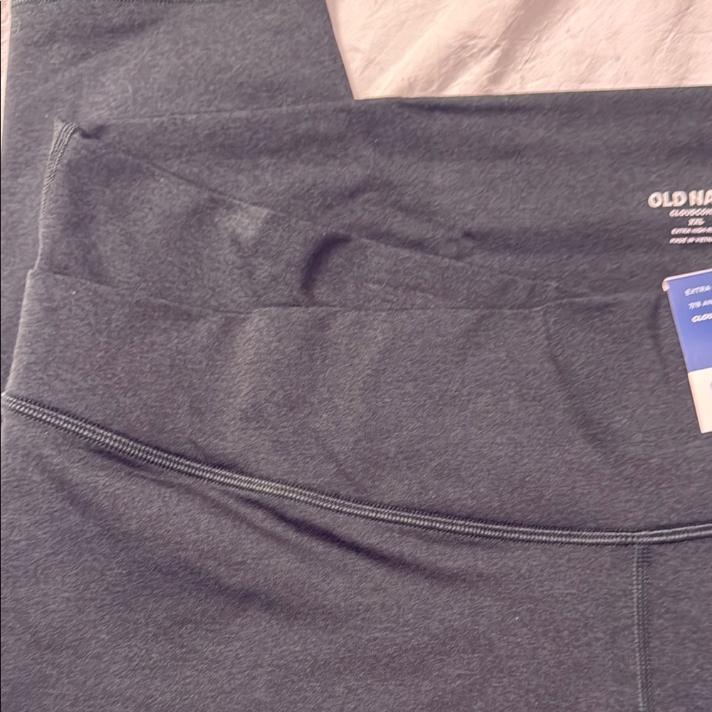 Old Navy Forest Green Active Leggings - Picture 4 of 5